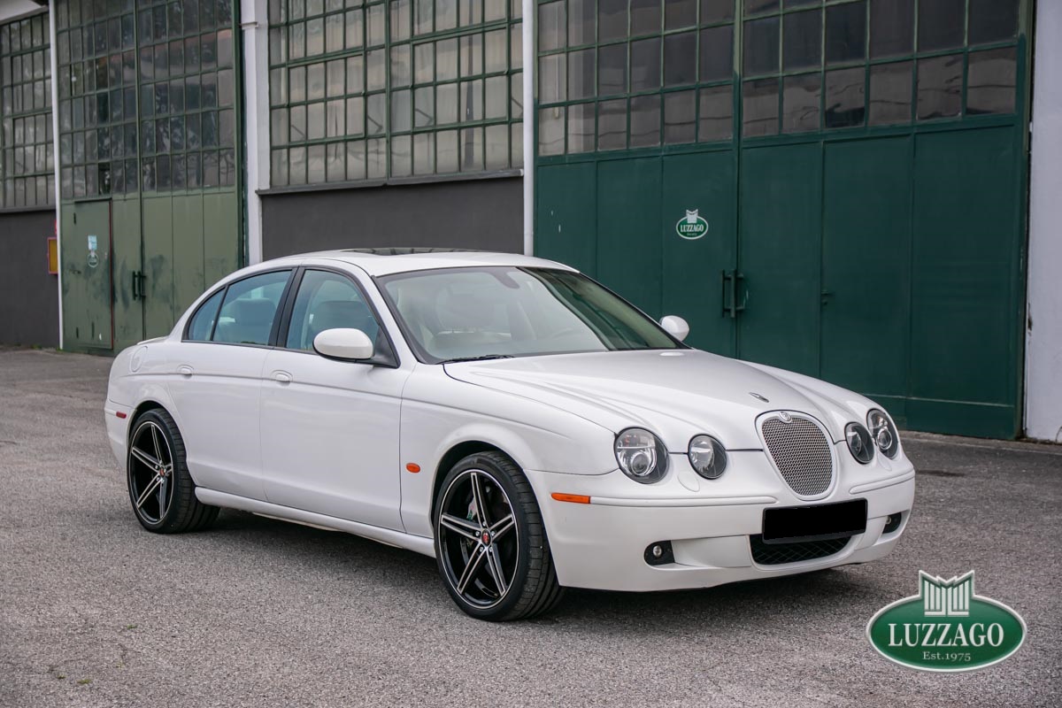 Jaguar - SType R 4.2 Supercharged